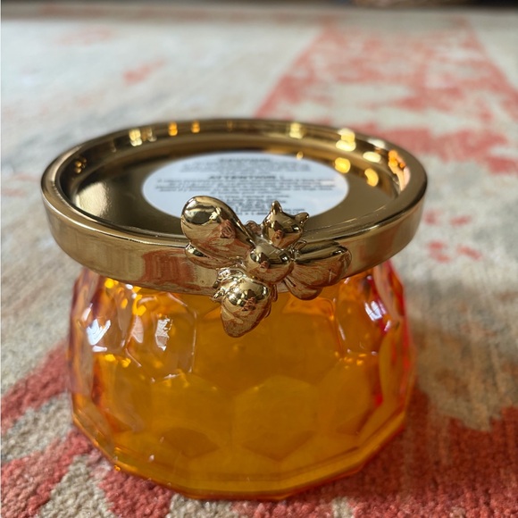 Bath & Body Works Honeycomb Bee 3-Wick Candle Holder Gold & Amber - Picture 3 of 5